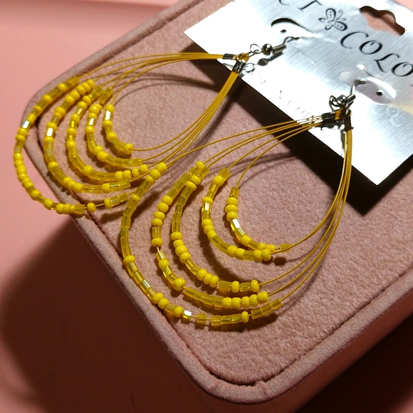 🎯.🎯Yellow Beaded Earrings Dangling French Wires 3" NWT - Picture 3 of 5